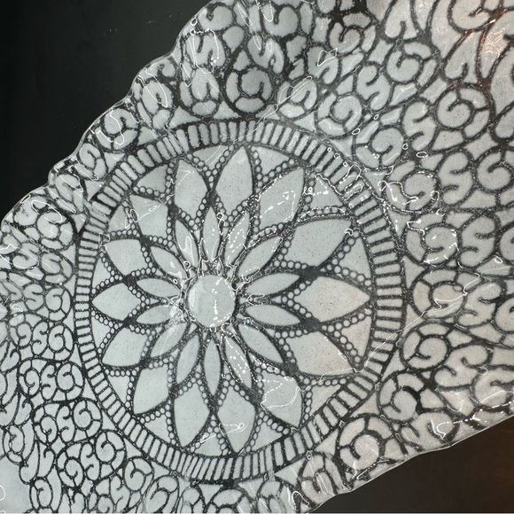 SOLD Sydenstricker Fused Art Glass Dessert Plate White Embassy Lace Signed 15.5” - Picture 3 of 6